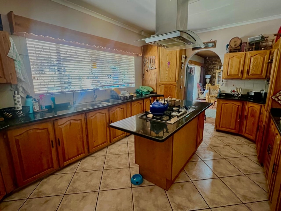 5 Bedroom Property for Sale in Protea Park North West